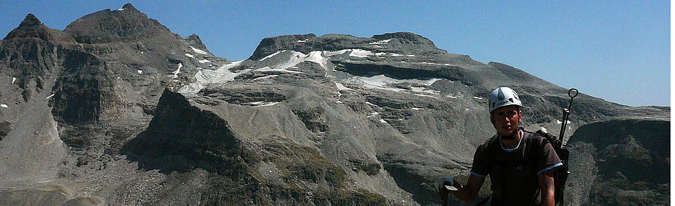 Peter Leitner im Hintergrund Hillehorn Binntal Schweiz.